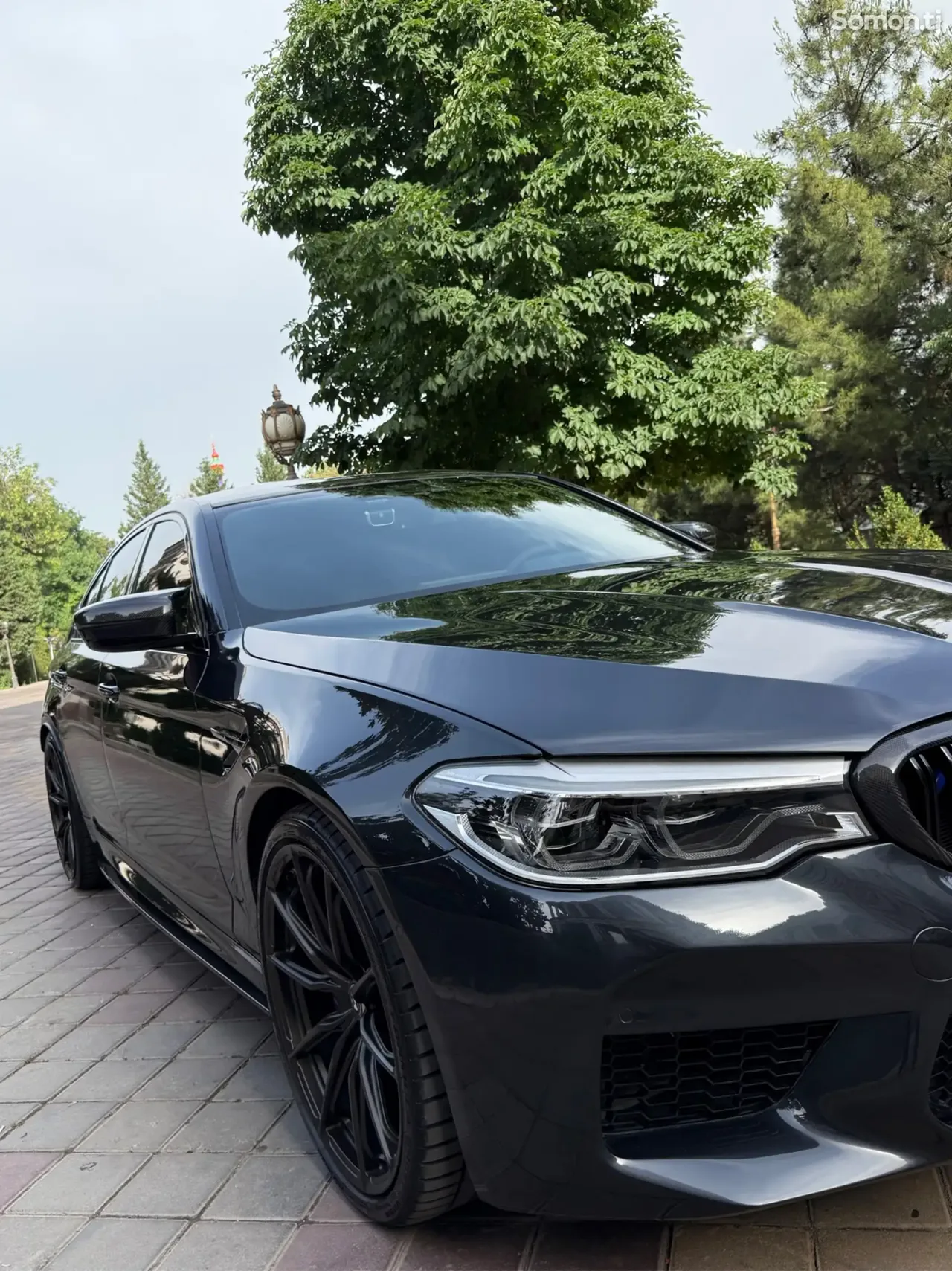 BMW M5 2018 · 4.4 AT