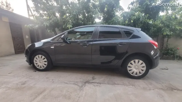 Opel Astra J 2014 · 1.4 MT