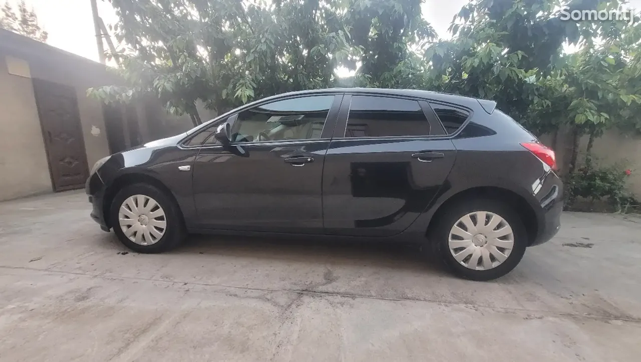 Opel Astra J 2014 · 1.4 MT