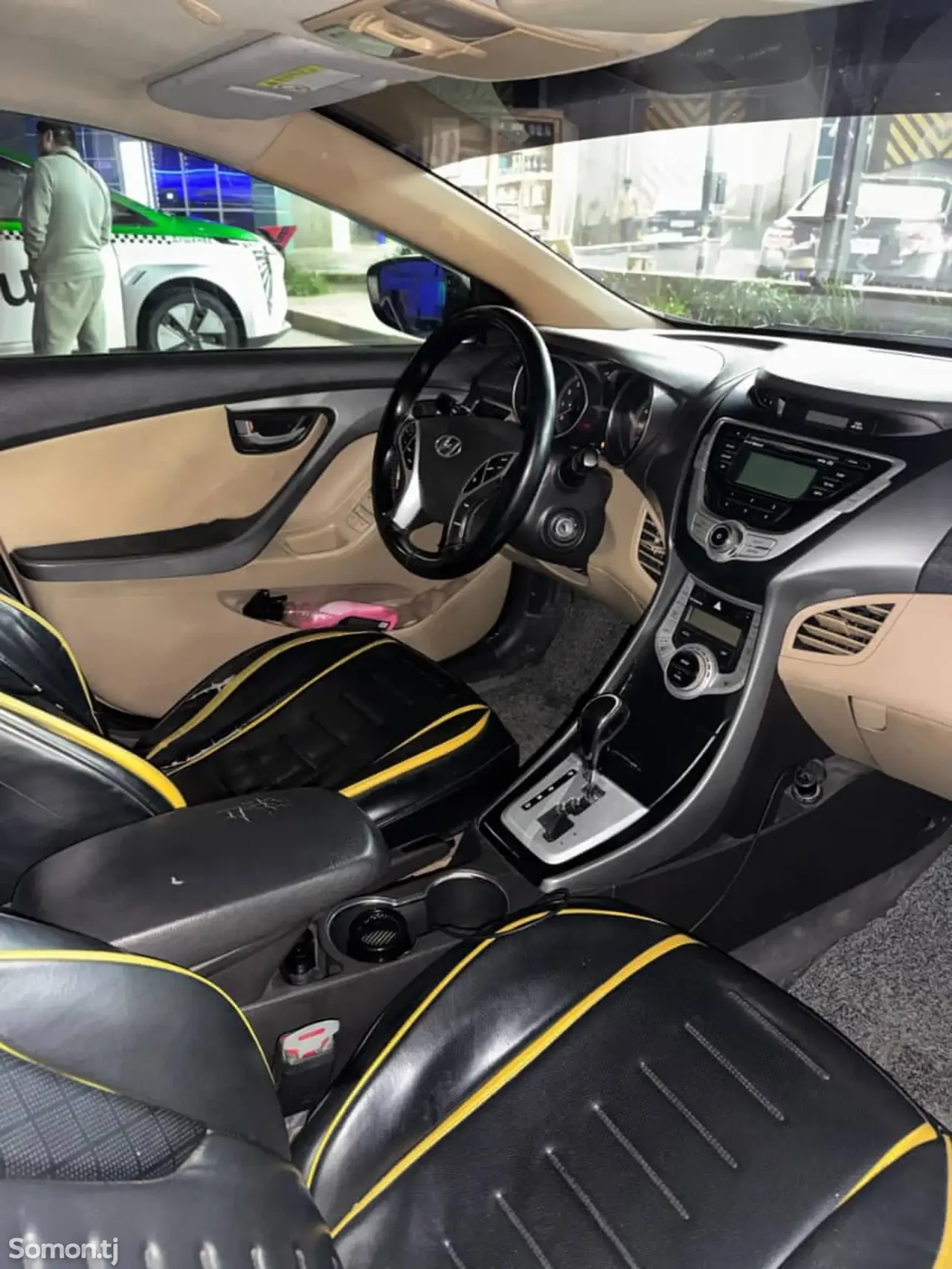 Hyundai Elantra 2011 · 1.8 AT