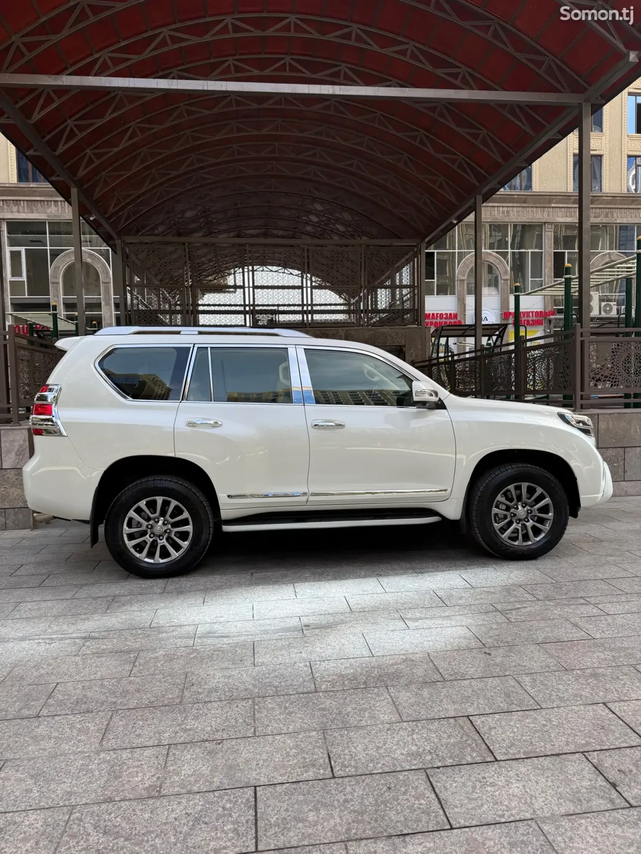 Toyota Land Cruiser Prado 2015 · 4.0 AT
