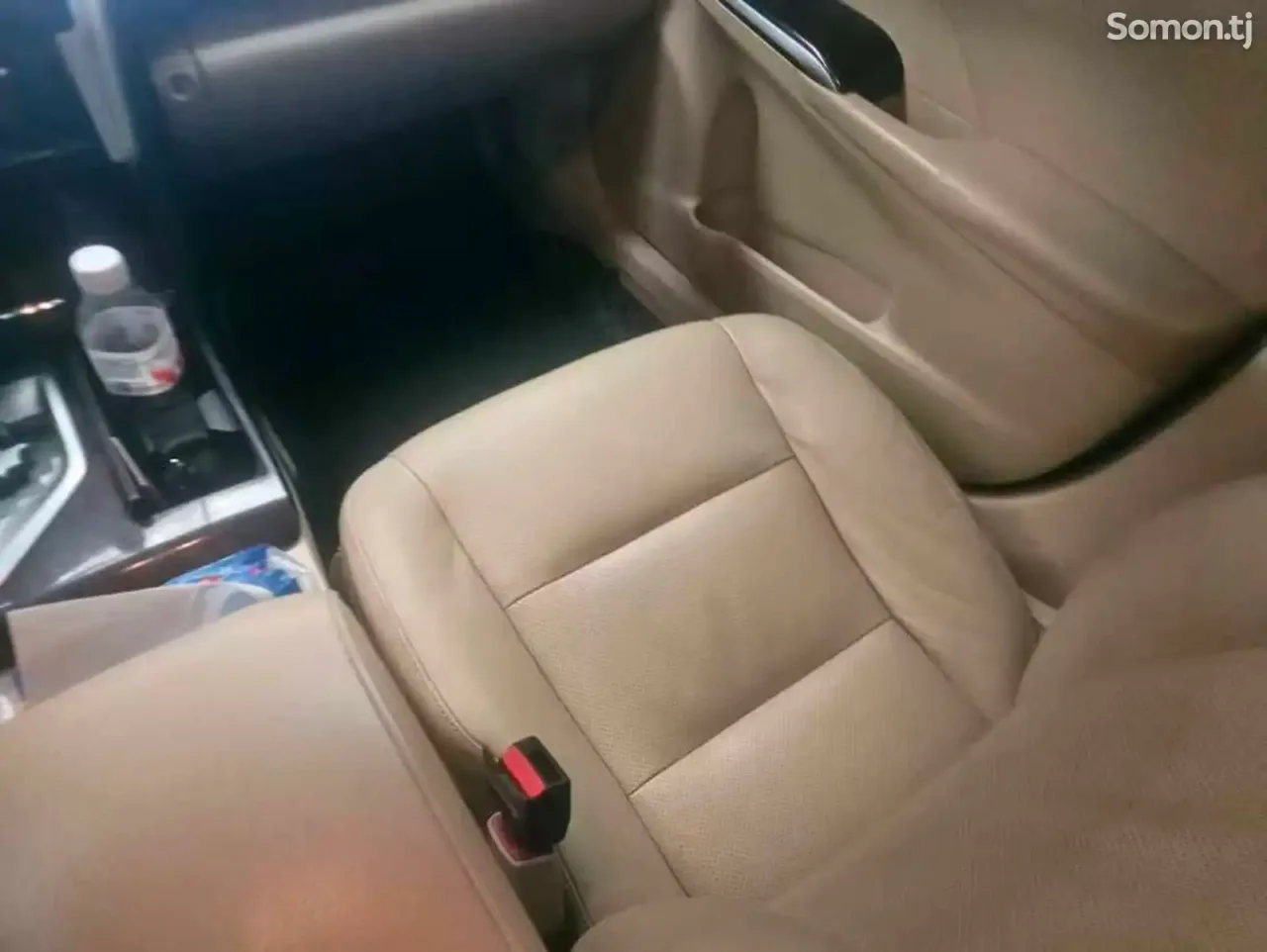 Toyota Camry 2015 · 2.0 AT