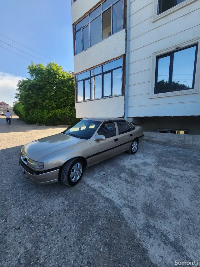 Opel Vectra A 1994 · 1.6 MT