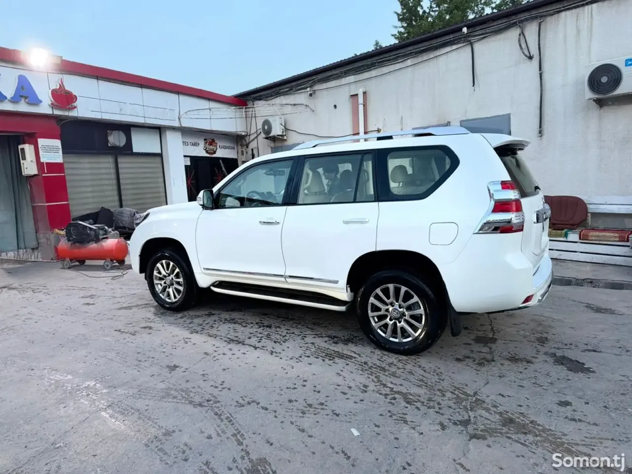 Toyota Land Cruiser Prado 2014 · 0.4 AT