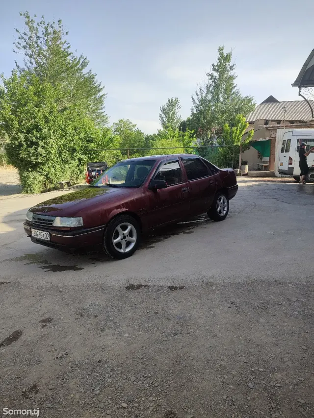 Opel Vectra A 1990 · 1.6 MT