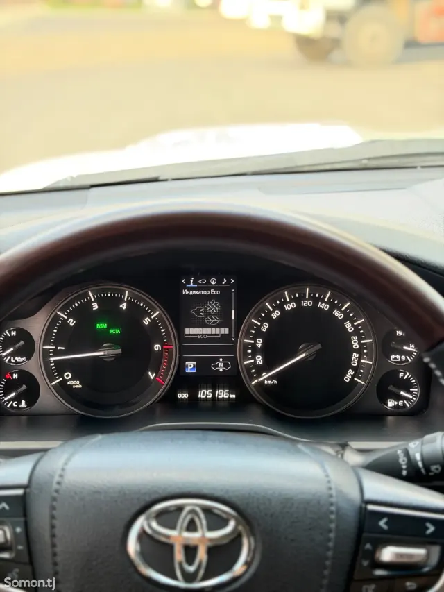 Toyota Land Cruiser 2016 · 4.6 AT
