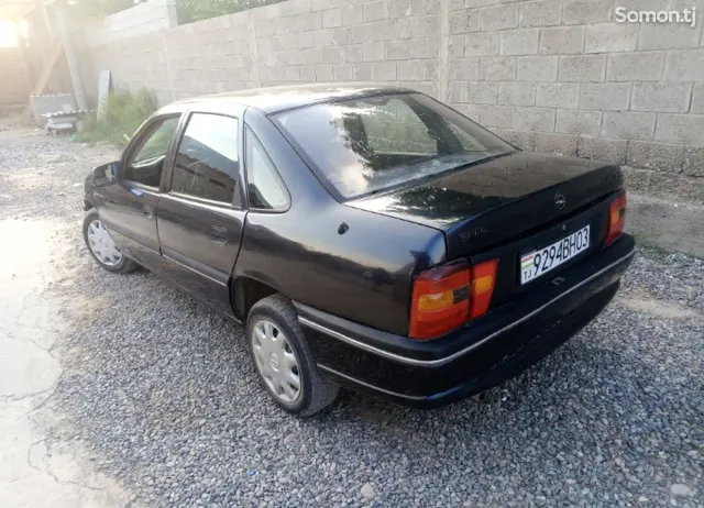 Opel Vectra A 1994 · 1.6 MT
