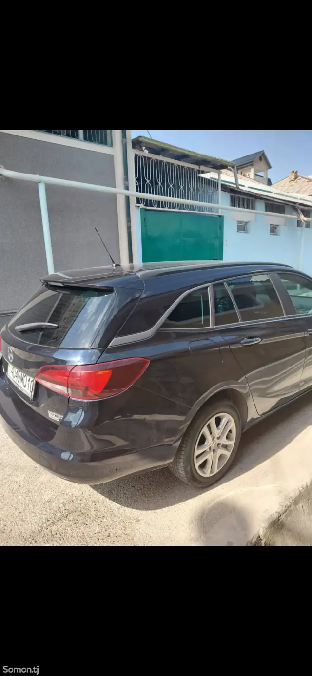 Opel Astra K 2018 · 1.0 MT