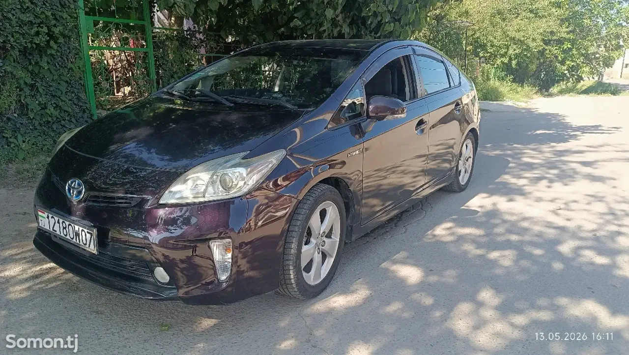 Toyota Prius 2014 · 1.8 AT