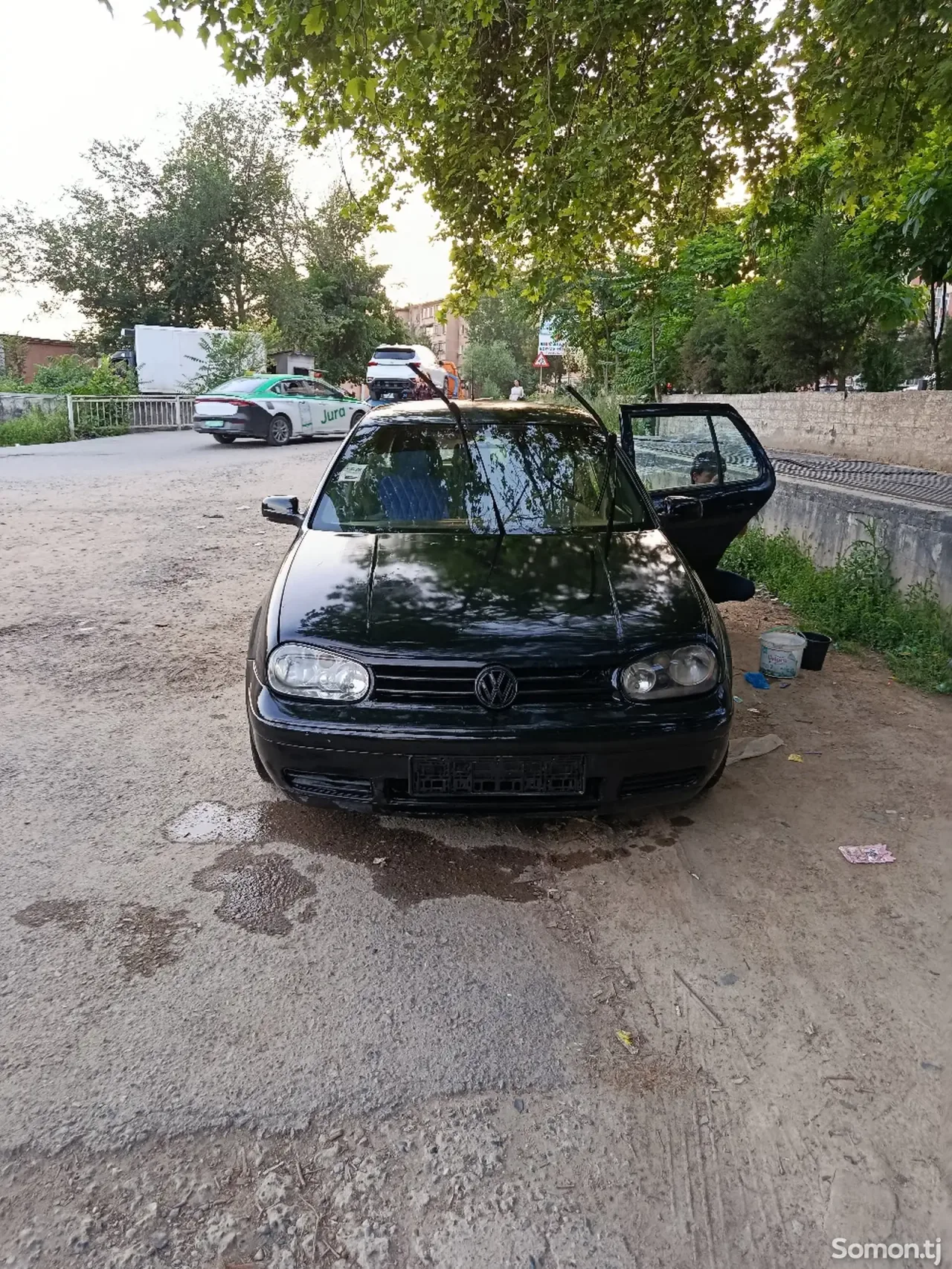 Volkswagen Golf 1999 · 1.6 AT