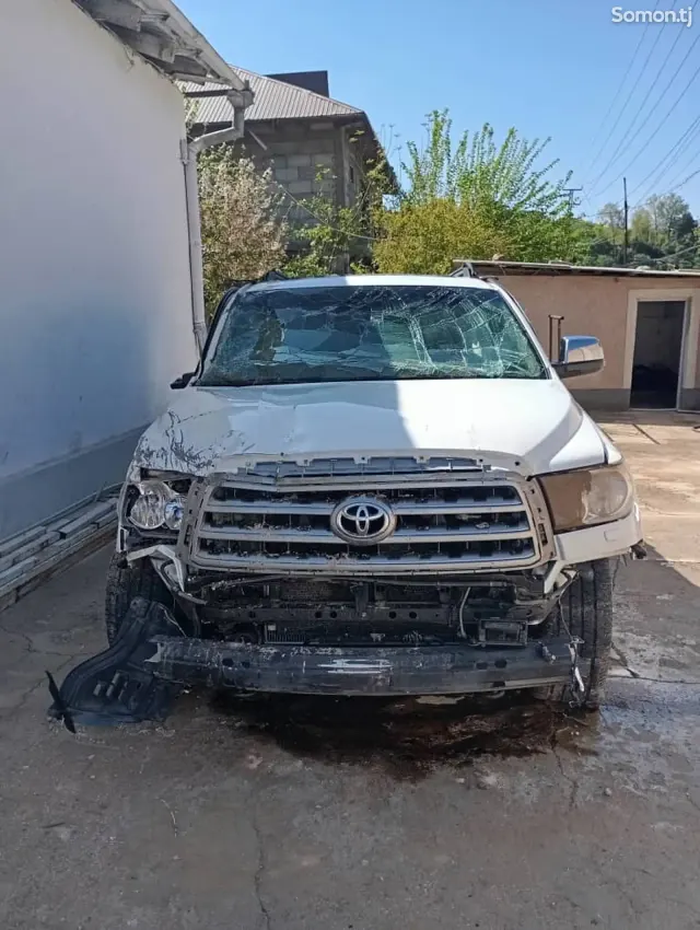 Toyota Sequoia 2013 · 5.7 AT