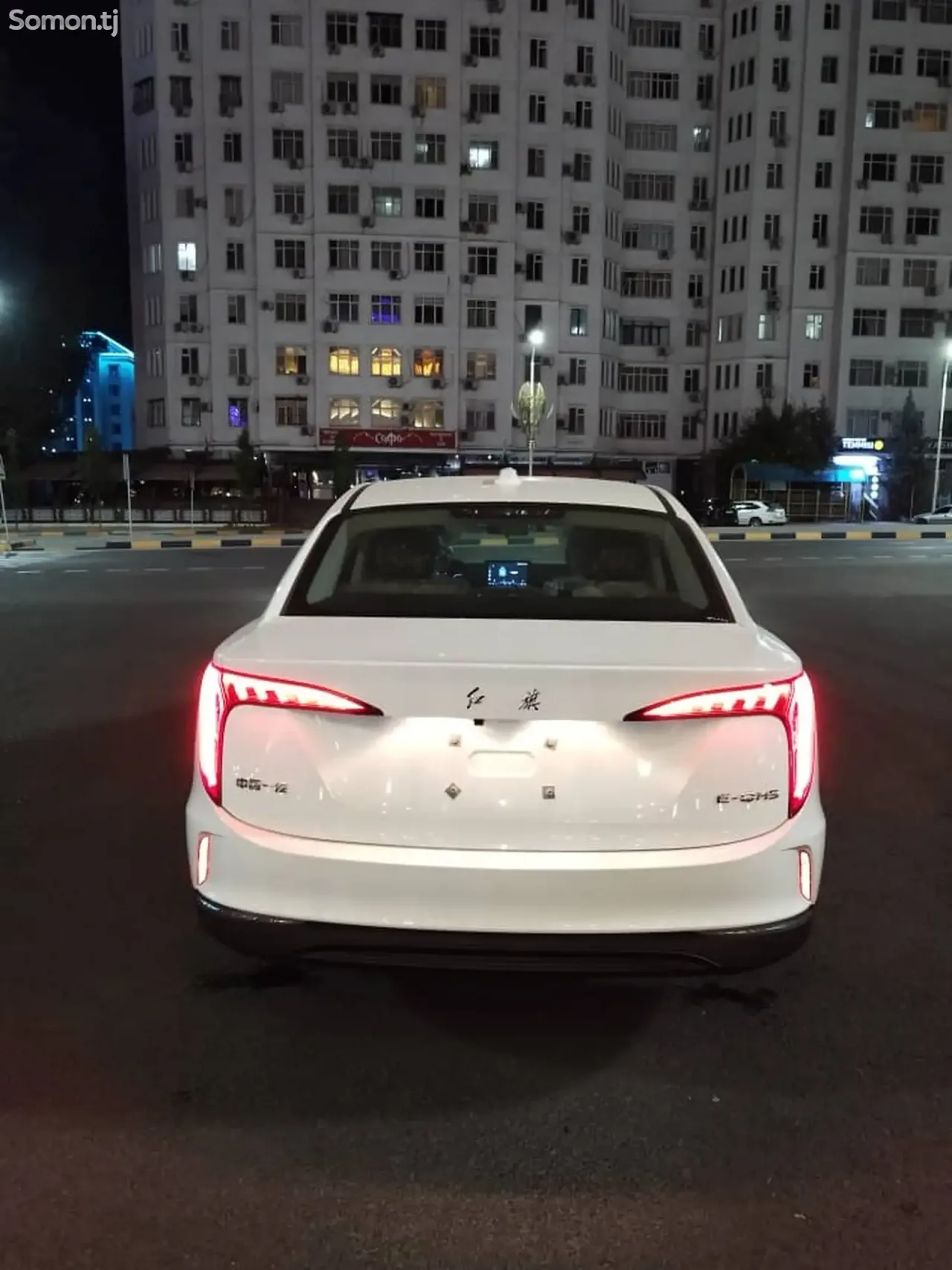 Hongqi E-QM5 2025 · AMT
