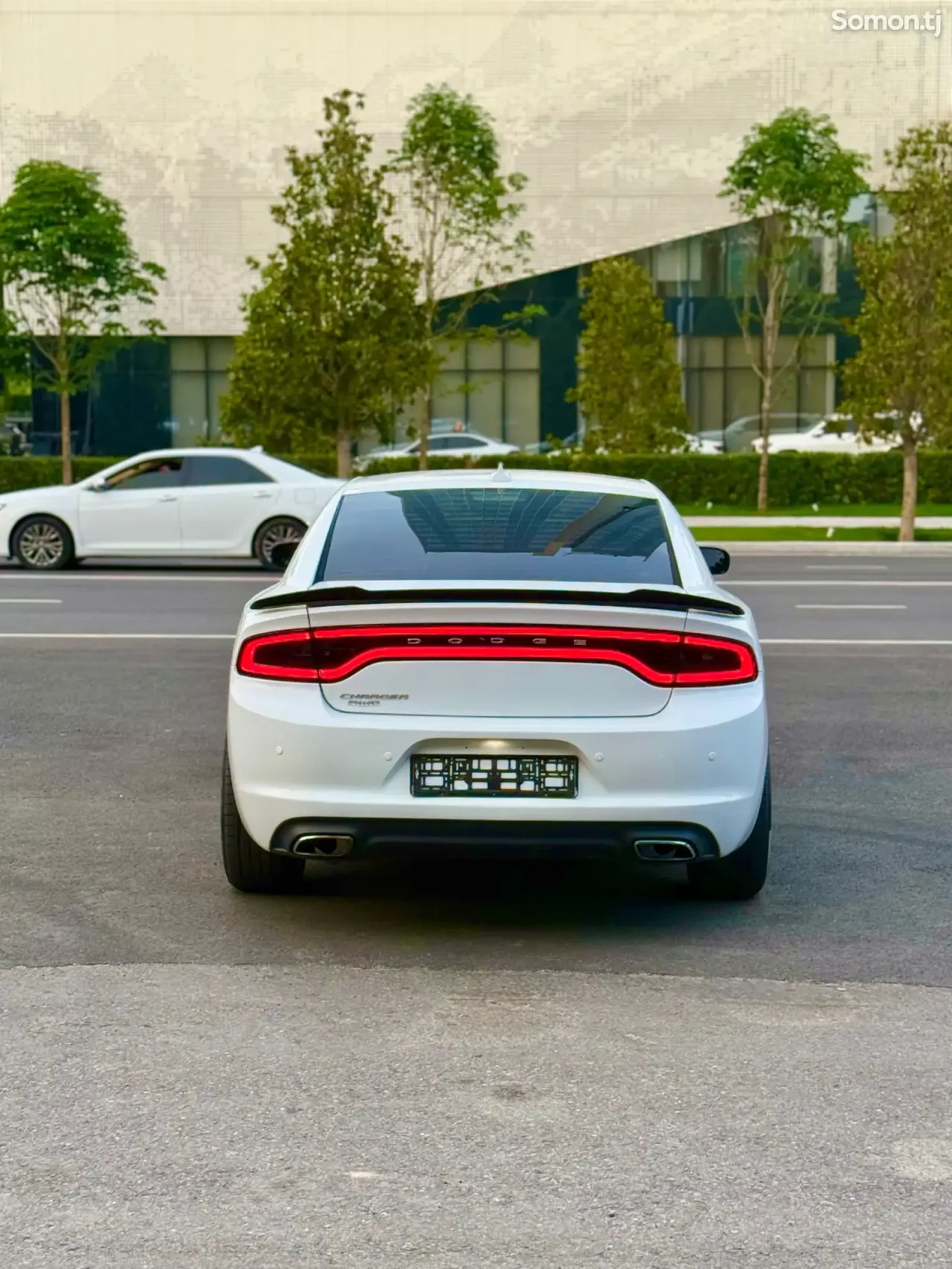 Dodge Charger 2016 · 3.7 AT