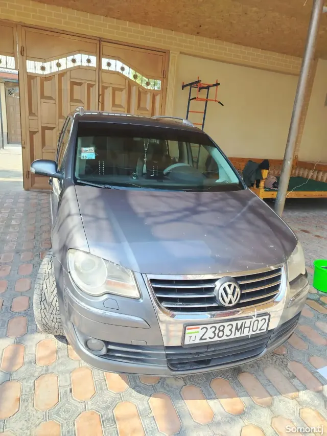 Volkswagen Touran 2007 · 1.9 AT