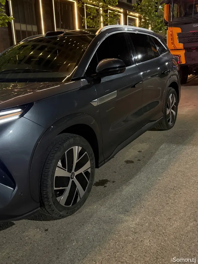 BYD Tang 2025 · AT