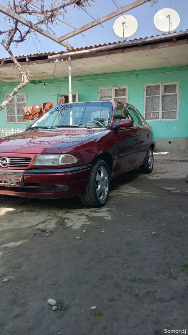 Opel Astra F 1997 · 1.6 MT