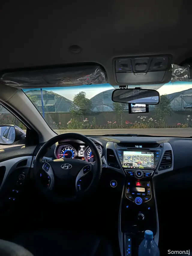 Hyundai Avante 2015 · 1.6 AT