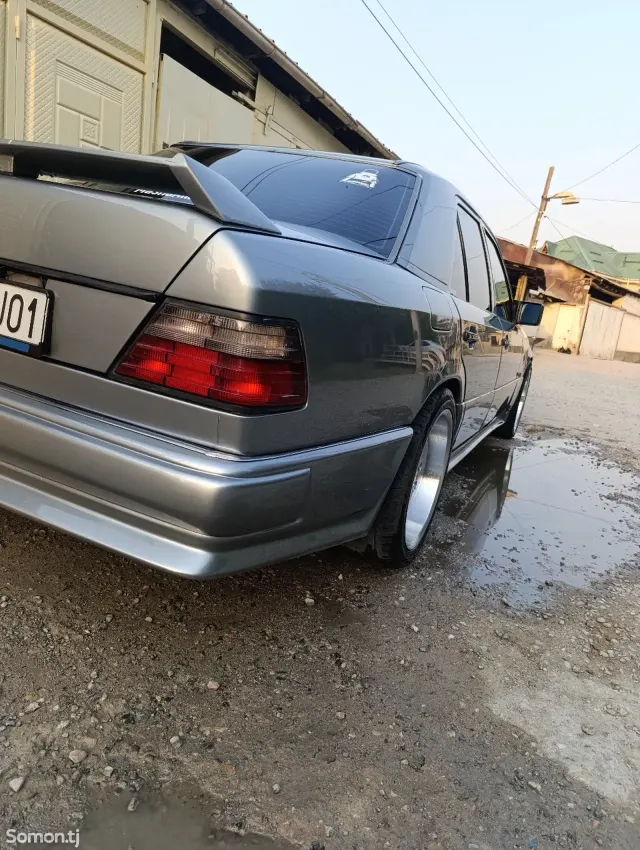 Mercedes-Benz W124 1992 · 5.5 AT