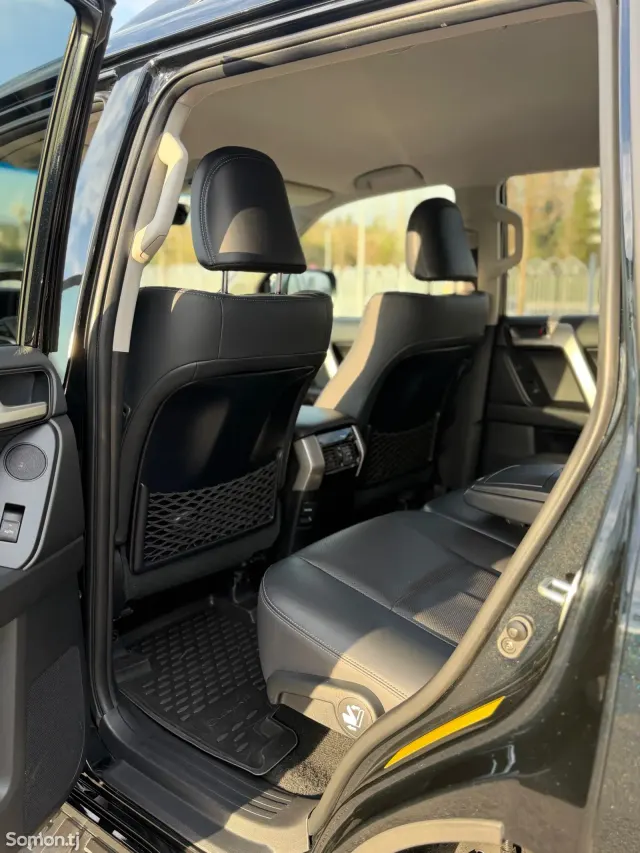 Toyota Land Cruiser Prado 2022 · 3.0 AT