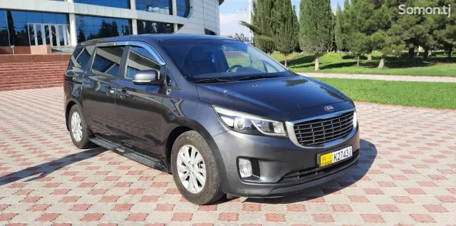 Kia Carnival 2015 · 2.2 AT
