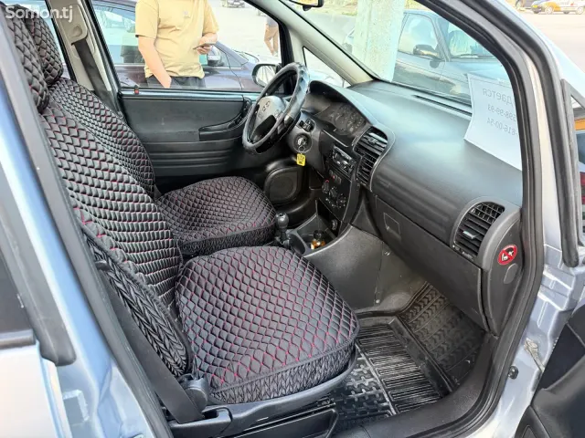 Opel Zafira 2002 · 1.8 MT