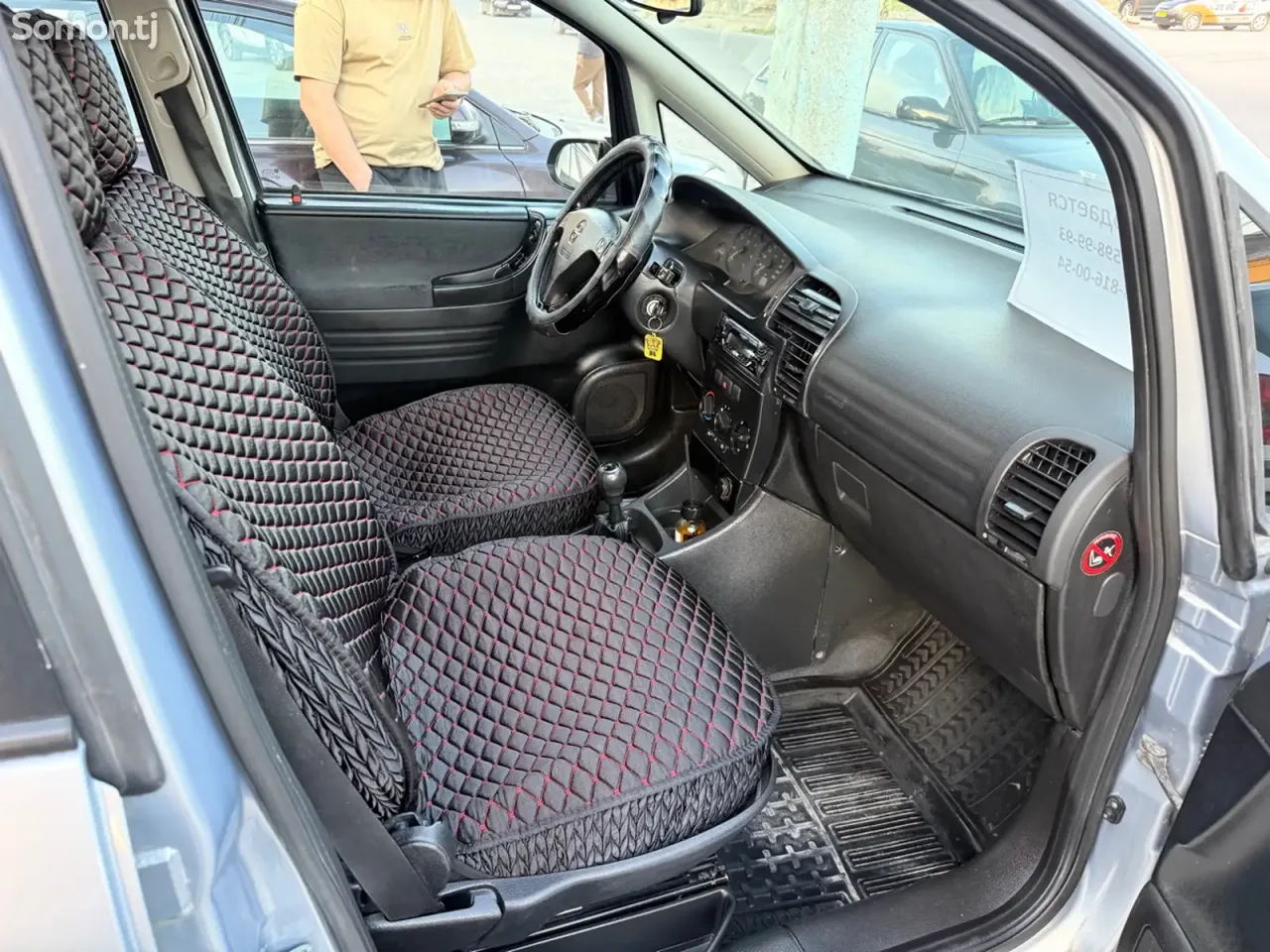 Opel Zafira 2002 · 1.8 MT