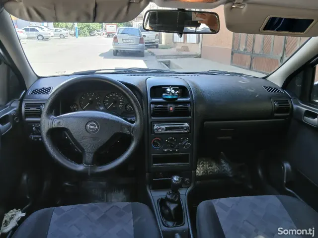 Opel Astra G 1998 · 1.6 MT