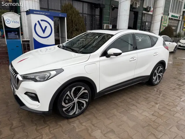 Hongqi E-HS3 2019 · AT