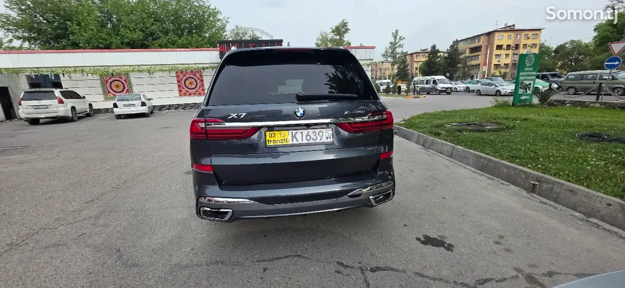 BMW X7 2022 · 4.0 AT
