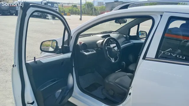 Chevrolet Spark 2015 · 1.2 AT