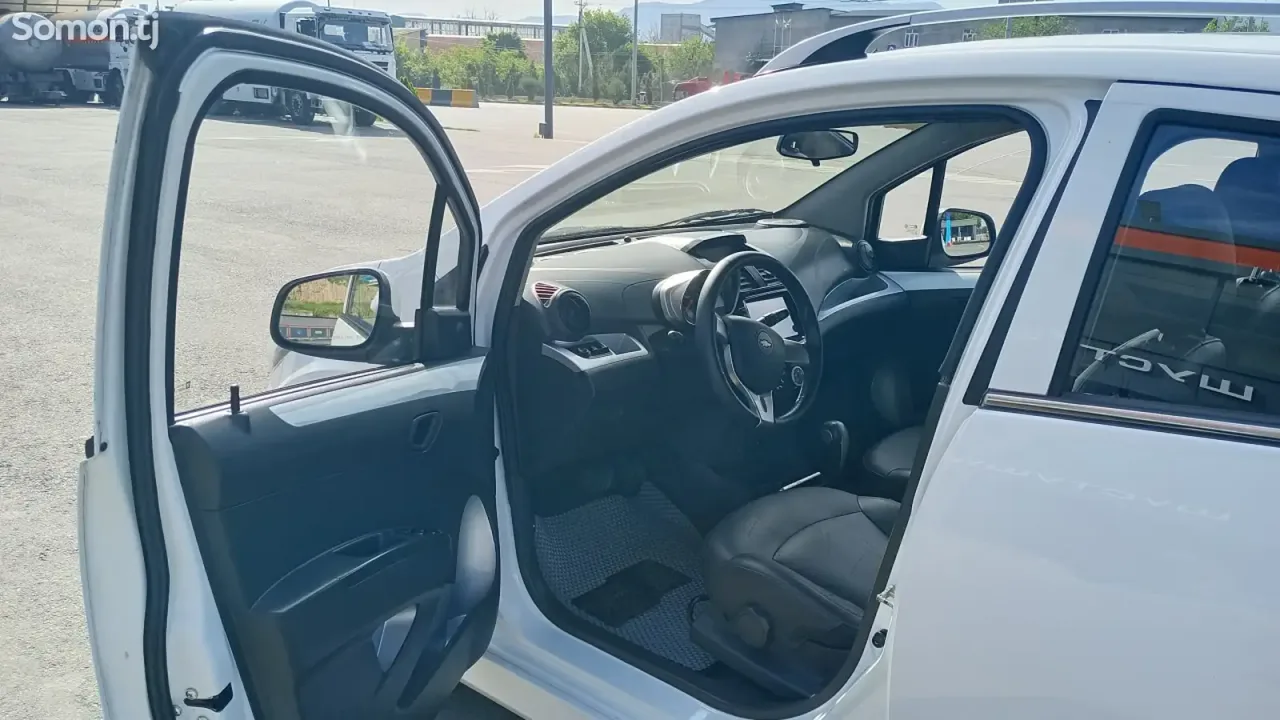 Chevrolet Spark 2015 · 1.2 AT