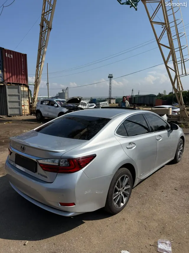 Lexus ES series 2016 · 3.0 AT