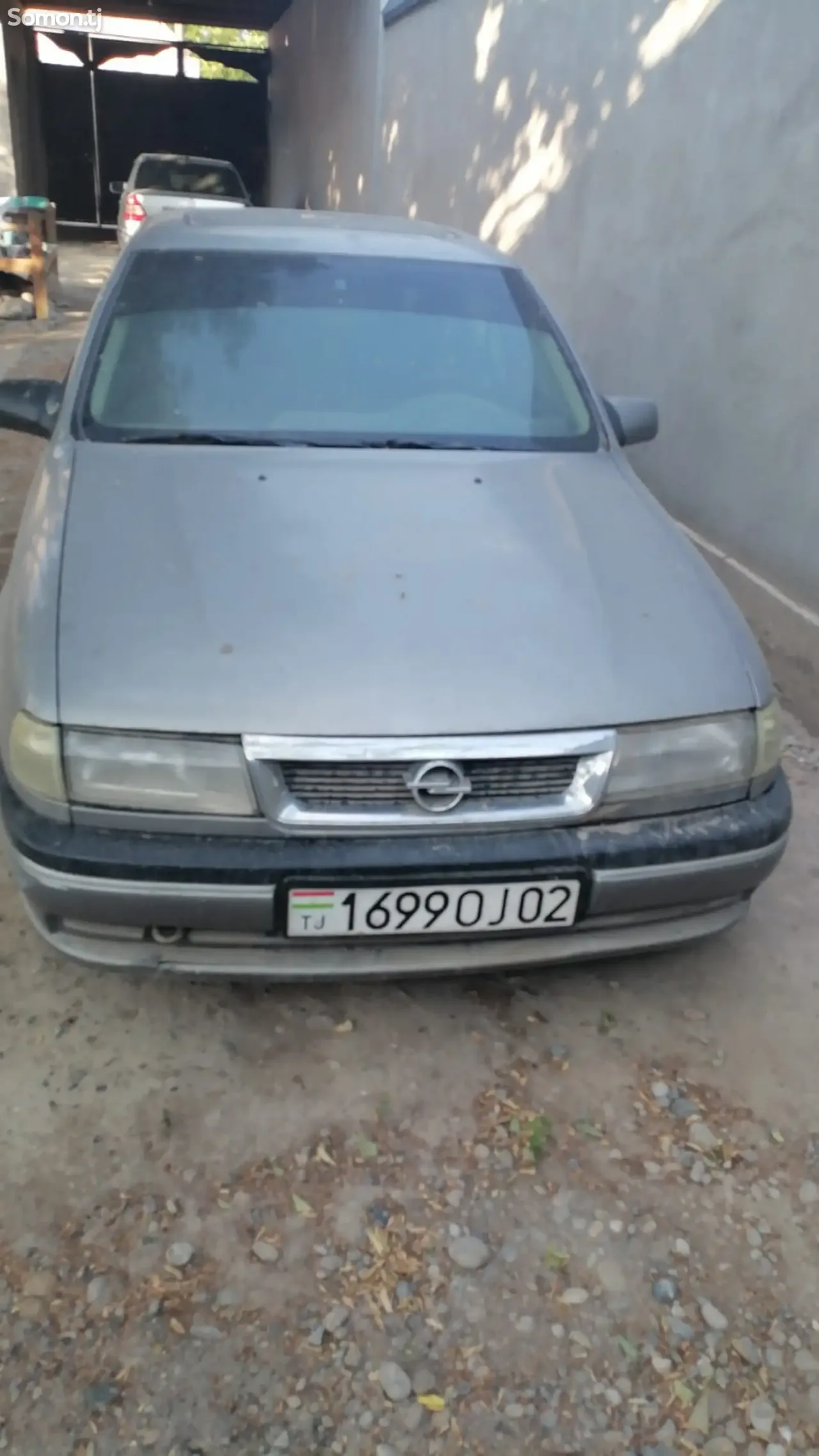 Opel Vectra A 1993 · 1.6 MT
