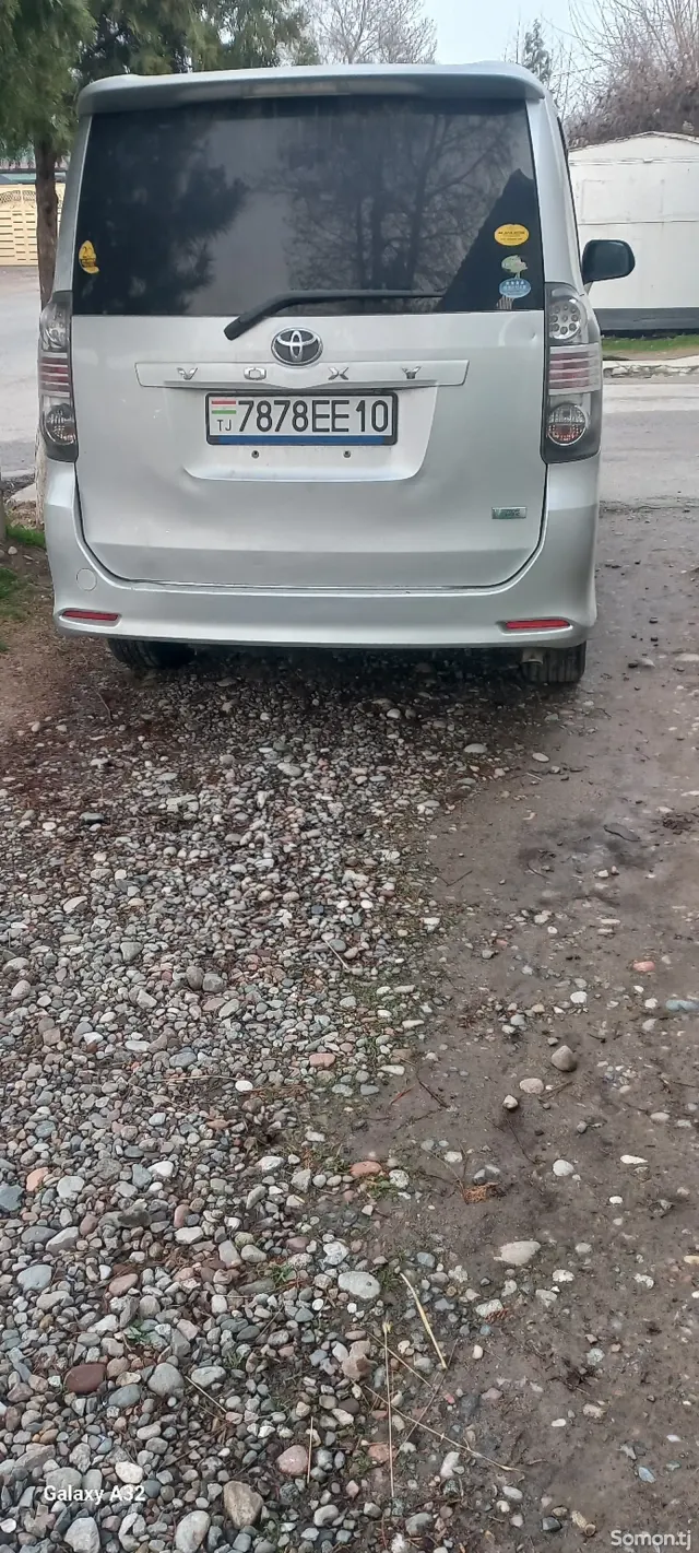 Toyota Voxy 2008 · 2.0 AT