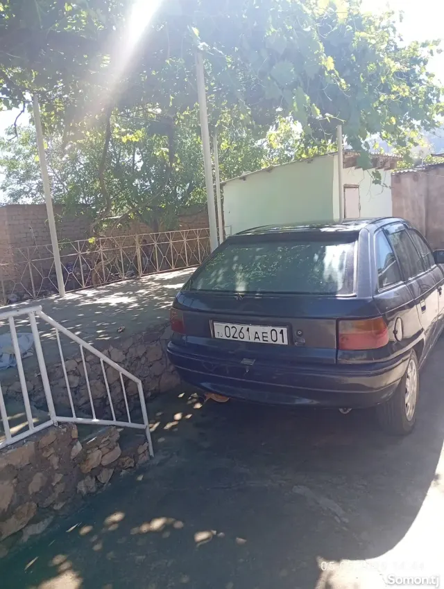 Opel Astra F 1994 · 1.6 MT