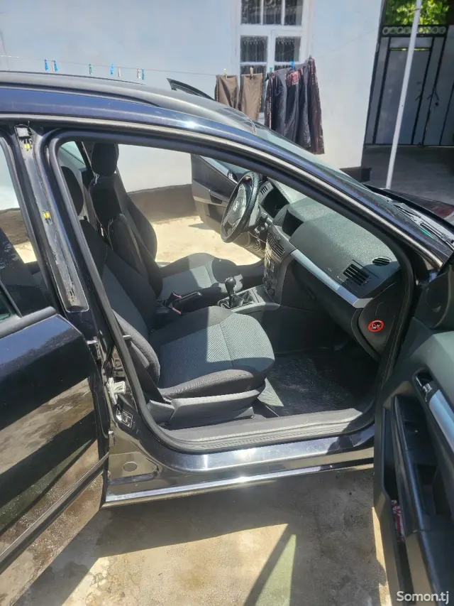Opel Astra H 2006 · 1.8 MT
