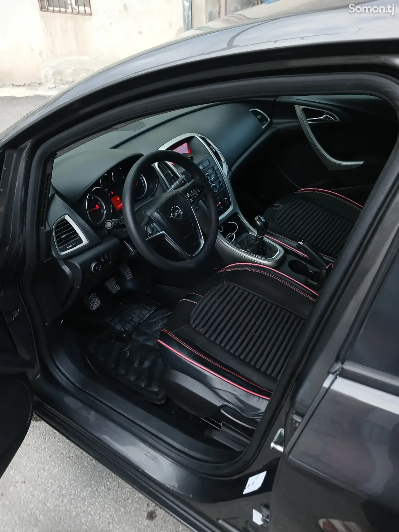 Opel Astra J 2011 · 1.7 MT