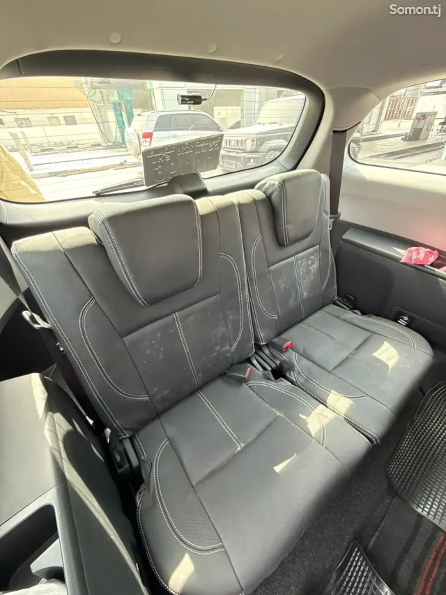 Toyota Wish 2015 · 1.8 AT