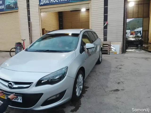 Opel Astra J 2015 · 1.6 MT