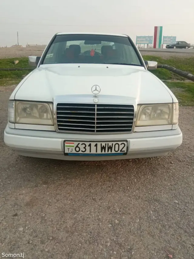 Mercedes-Benz W124 1988 · 2.0 MT