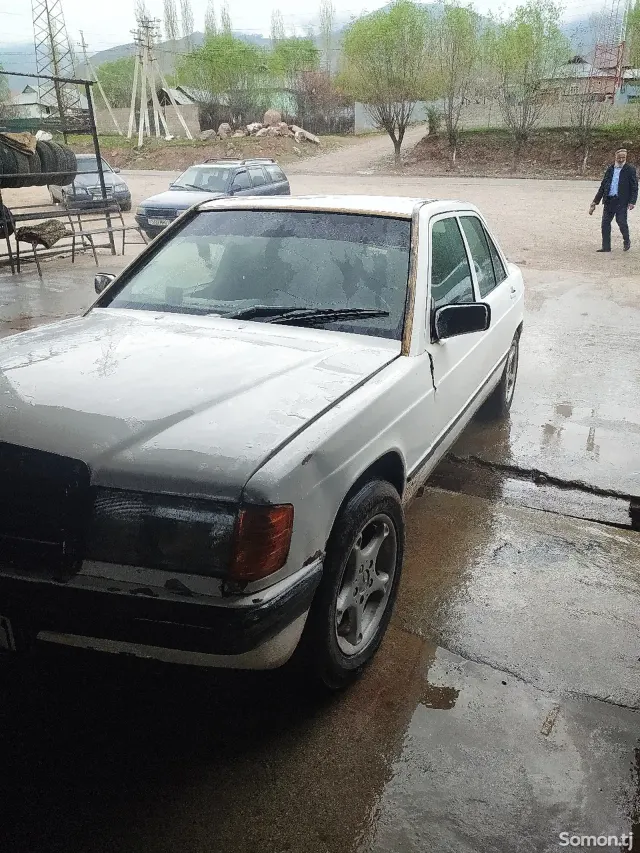 Mercedes-Benz W124 1987 · 2.0 MT