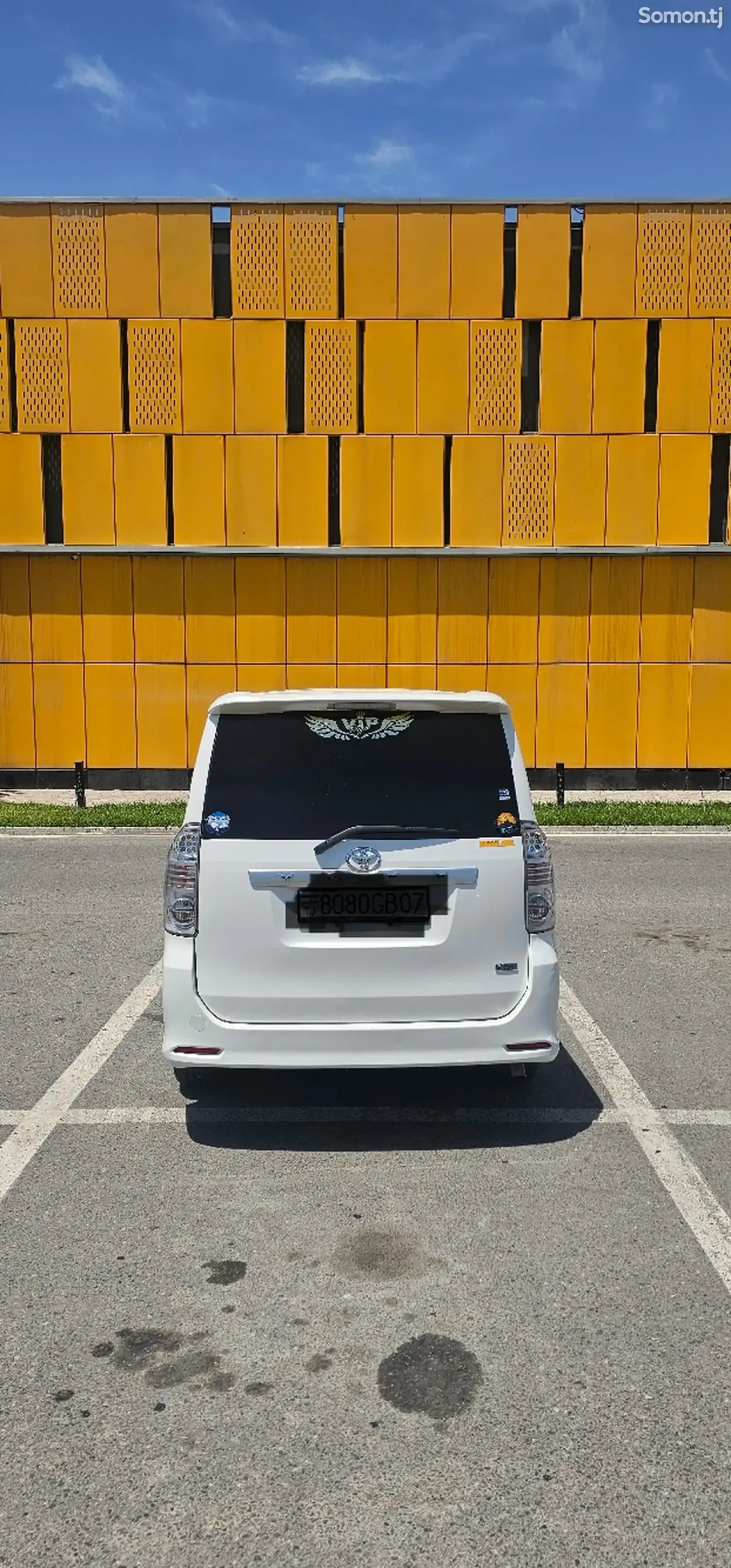 Toyota Voxy 2009 · 2.0 AT