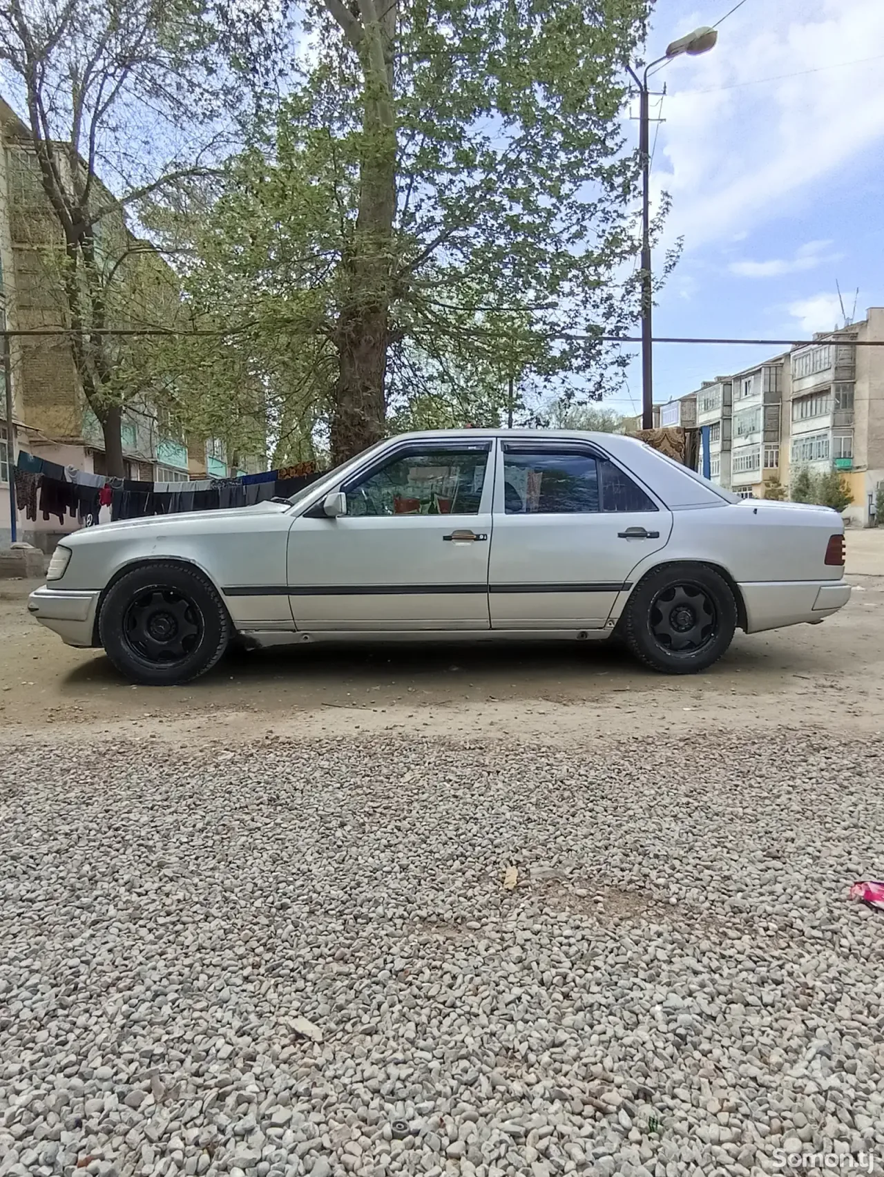 Mercedes-Benz W124 1987 · 2.5 MT