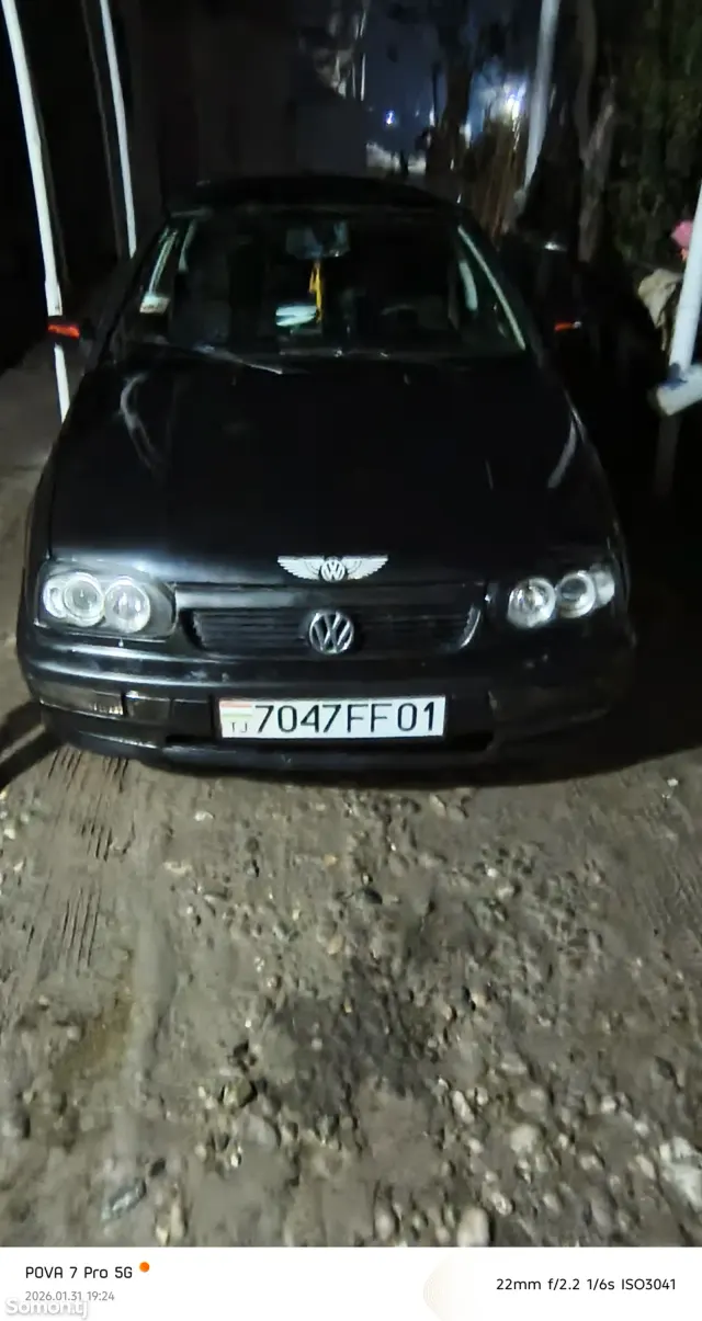 Volkswagen Golf 1995 · 1.8 MT