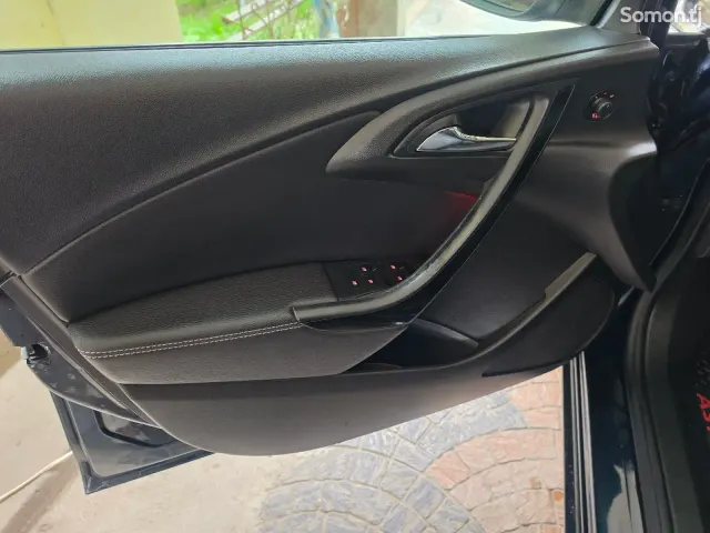 Opel Astra J 2016 · 1.4 MT