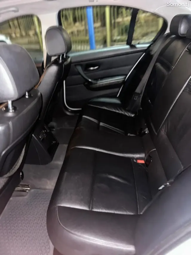 BMW 3 series 2011 · 2.0 AT