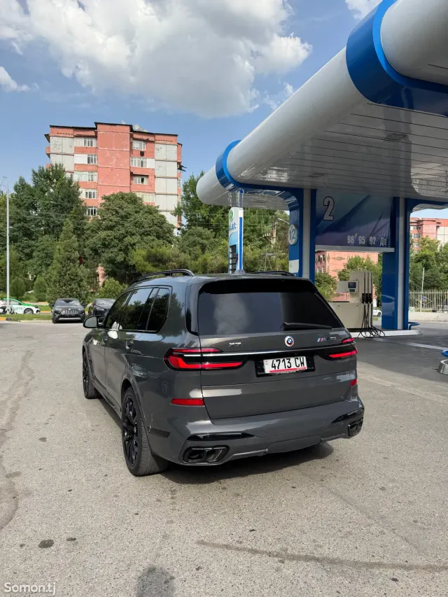 BMW X7 2023 · 4.4 AT