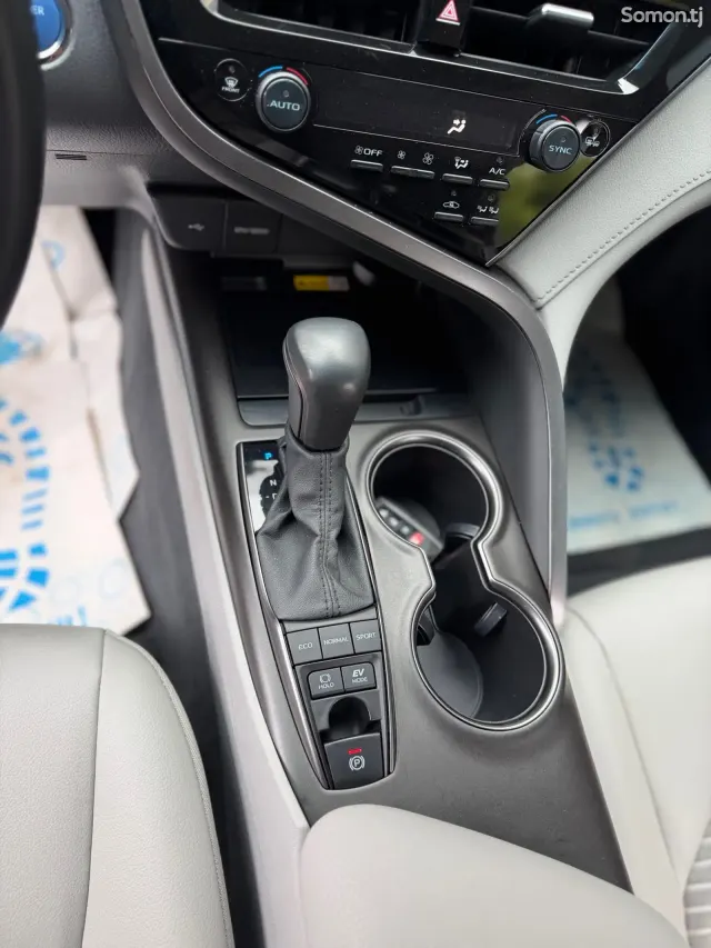 Toyota Camry 2022 · 2.5 AT