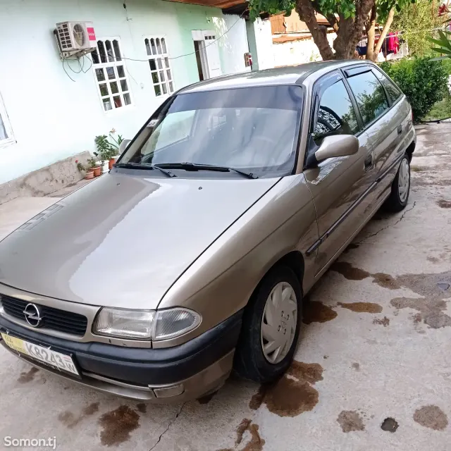 Opel Astra F 1996 · 1.6 MT