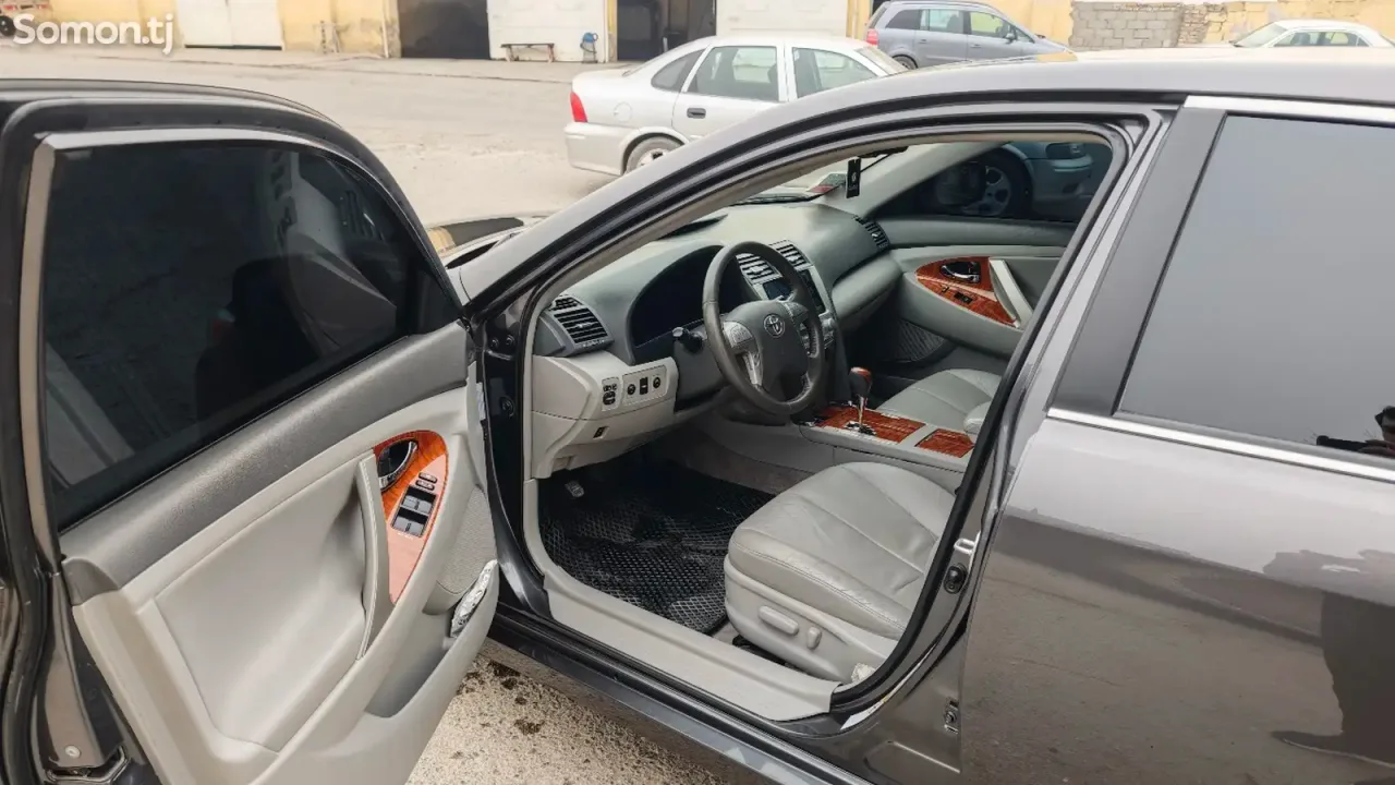 Toyota Camry 2010 · 2.5 AT